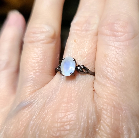 Stunning Moonstone sterling & Rhodium ring sz7.75 - Picture 7 of 8